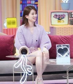 乔欣现场吃瓜,趣味横生瞬间引网友热议  第1张